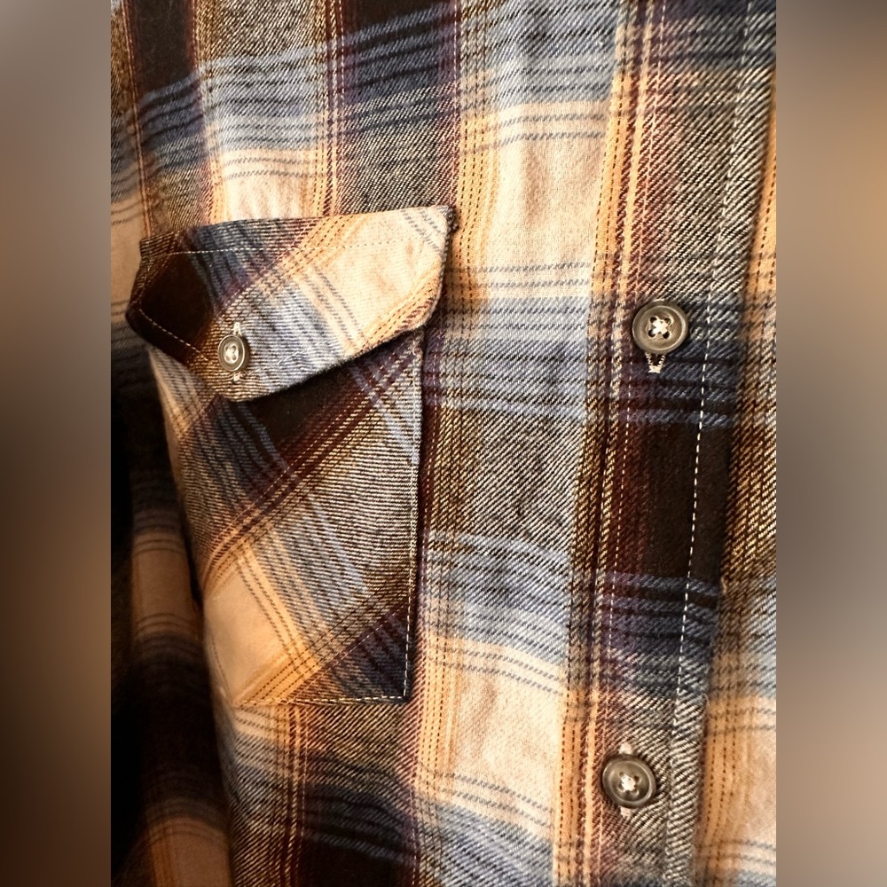 MEN’S plaid button down - Picture 3 of 4